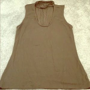 Express sleeveless shirt with choker.